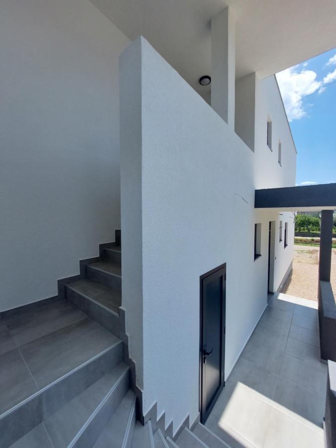 Danin Apartmani Bar Bagian luar foto