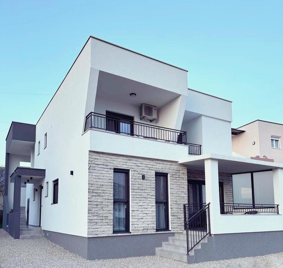 Danin Apartmani Bar Bagian luar foto