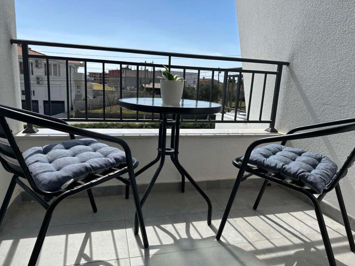 Danin Apartmani Bar Bagian luar foto