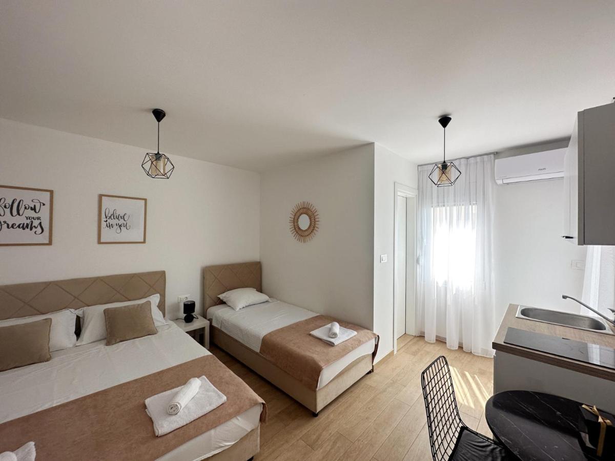 Danin Apartmani Bar Bagian luar foto